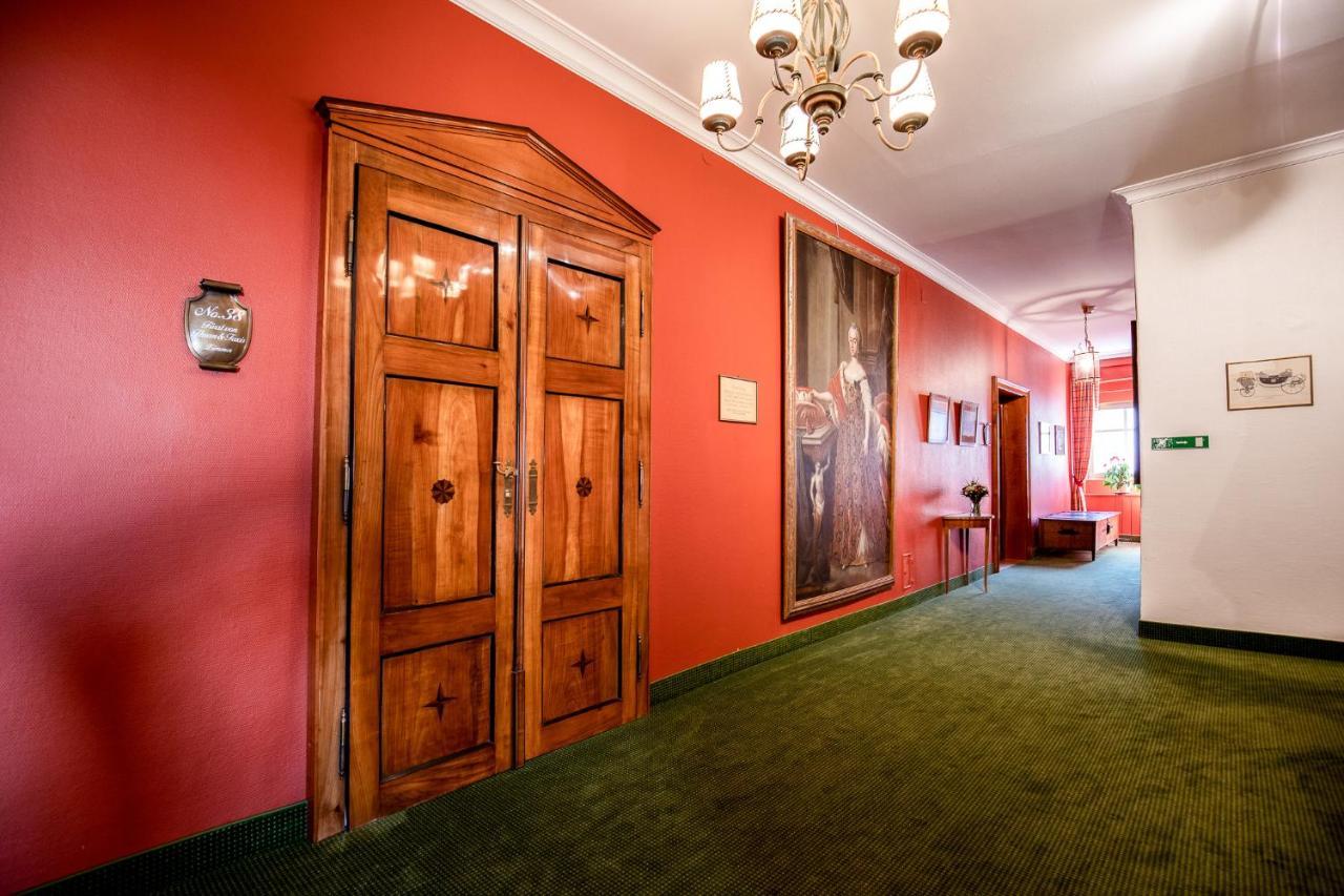 Romantik Hotel Zur Post เฟือร์สเทนเฟลด์บรุค ภายนอก รูปภาพ