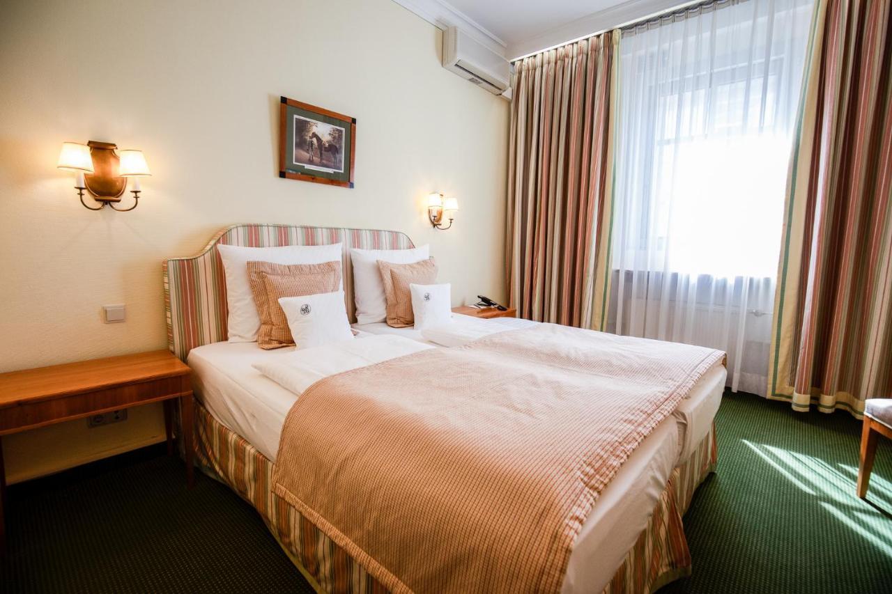 Romantik Hotel Zur Post เฟือร์สเทนเฟลด์บรุค ภายนอก รูปภาพ