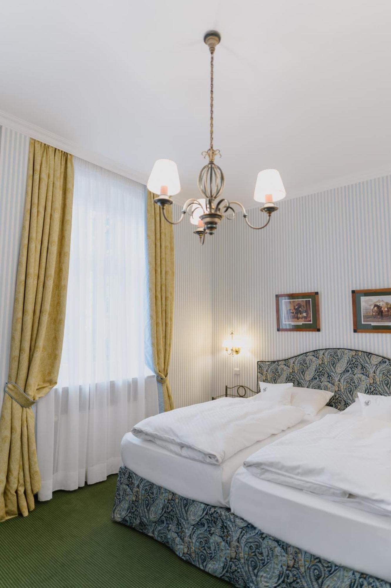 Romantik Hotel Zur Post เฟือร์สเทนเฟลด์บรุค ภายนอก รูปภาพ