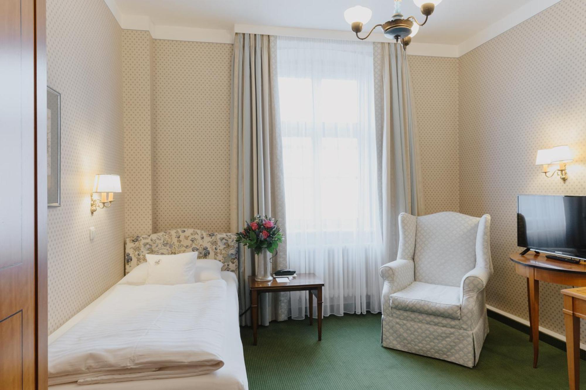Romantik Hotel Zur Post เฟือร์สเทนเฟลด์บรุค ภายนอก รูปภาพ