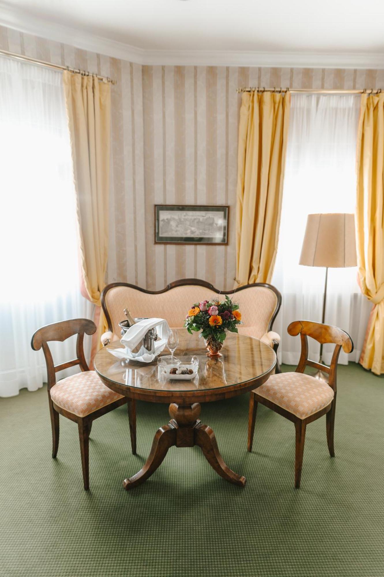 Romantik Hotel Zur Post เฟือร์สเทนเฟลด์บรุค ภายนอก รูปภาพ
