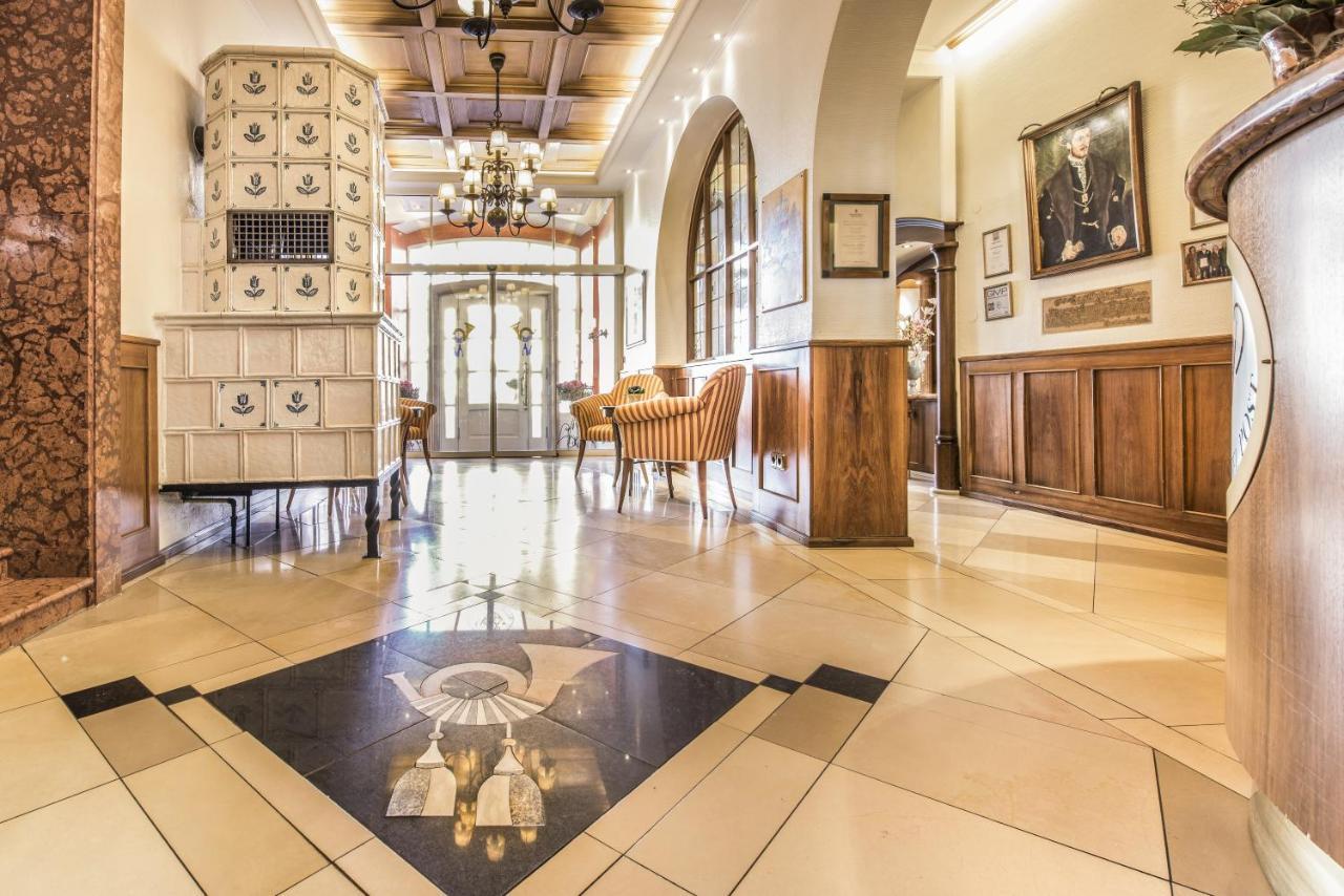 Romantik Hotel Zur Post เฟือร์สเทนเฟลด์บรุค ภายนอก รูปภาพ