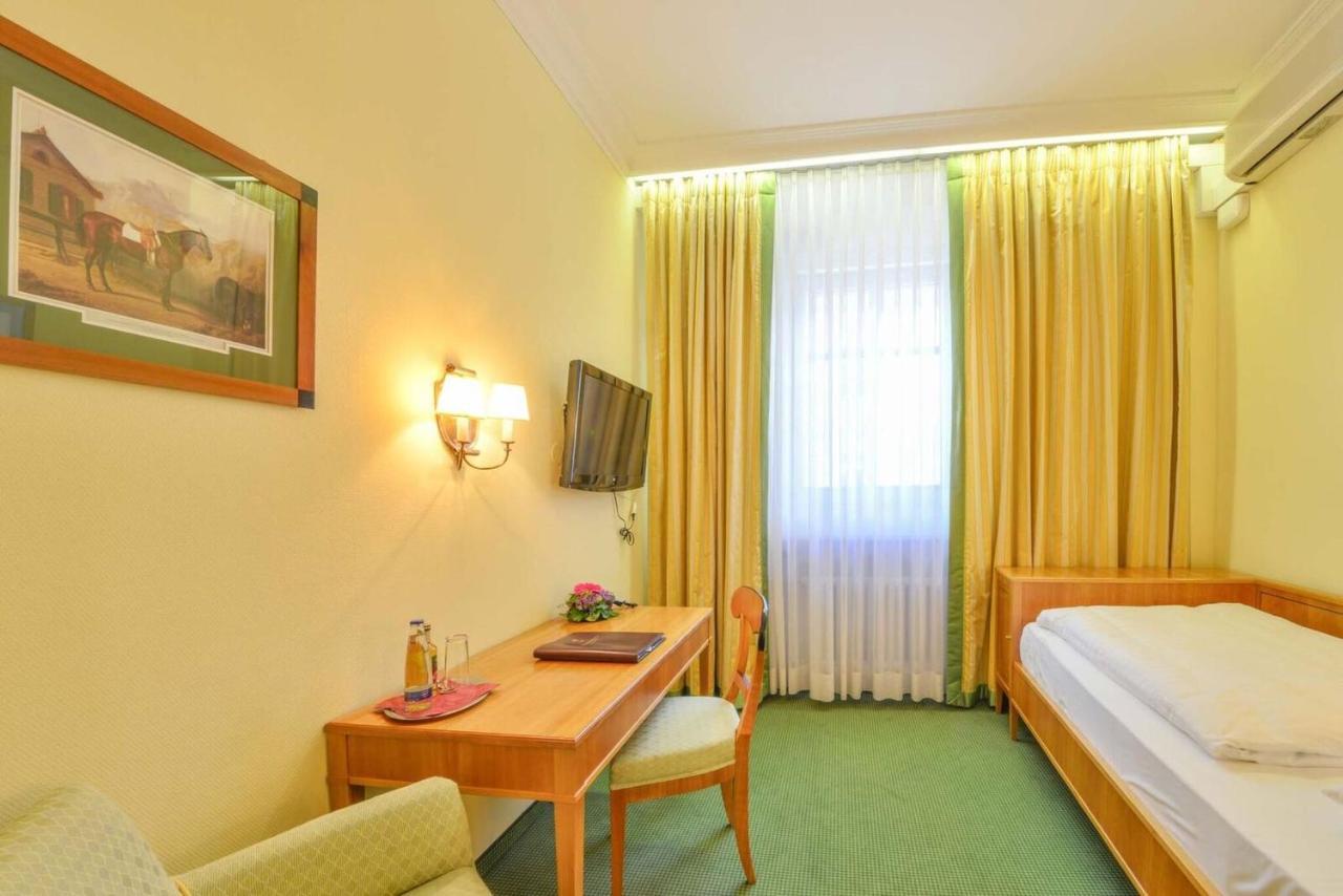 Romantik Hotel Zur Post เฟือร์สเทนเฟลด์บรุค ภายนอก รูปภาพ