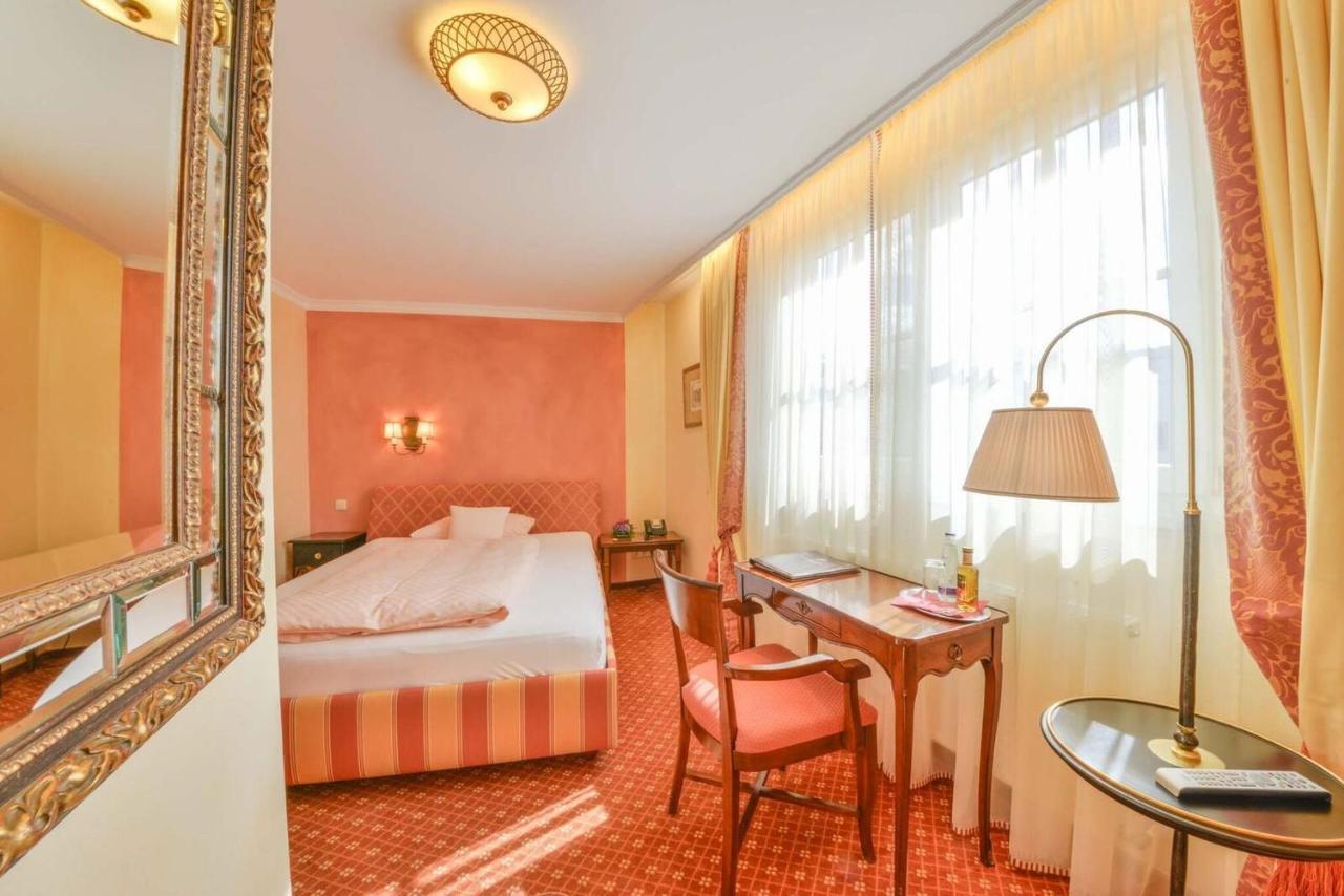 Romantik Hotel Zur Post เฟือร์สเทนเฟลด์บรุค ภายนอก รูปภาพ