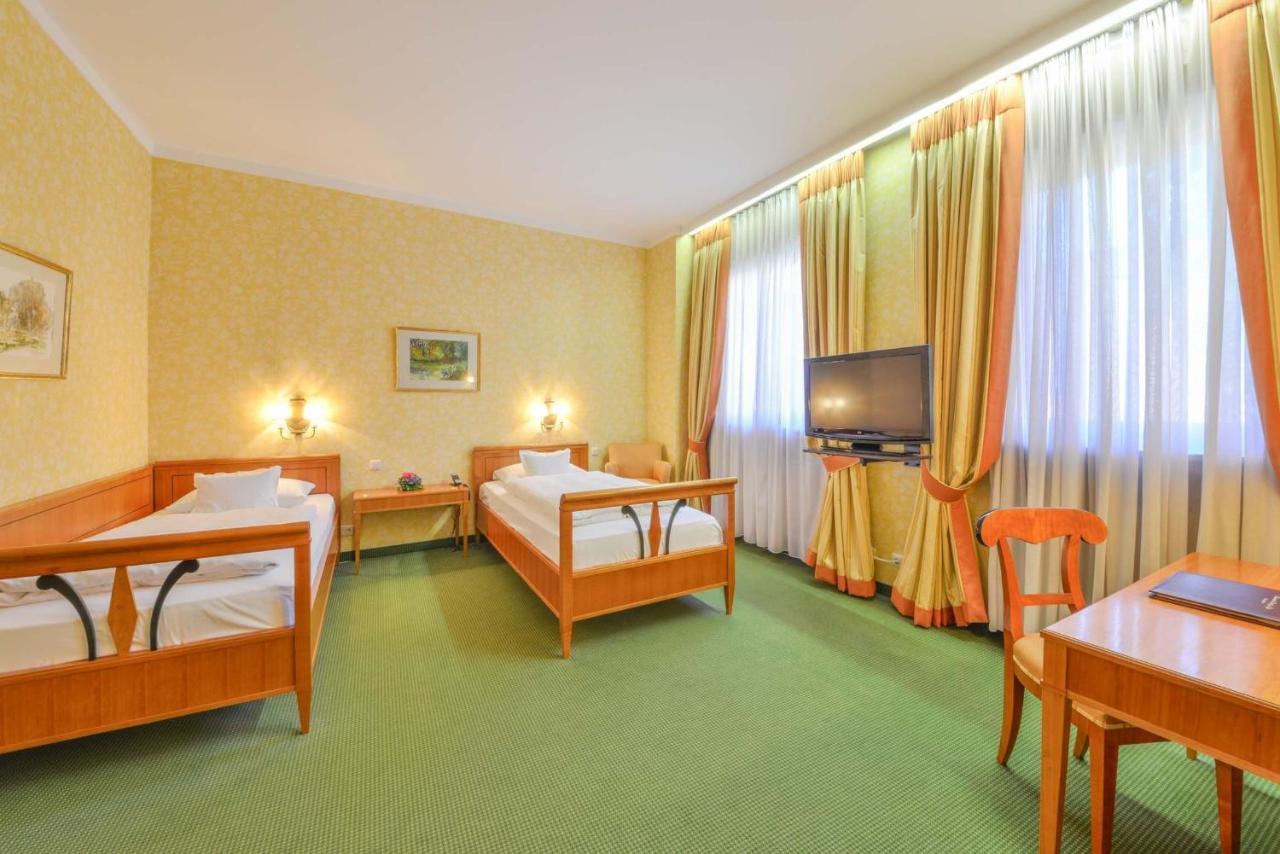 Romantik Hotel Zur Post เฟือร์สเทนเฟลด์บรุค ภายนอก รูปภาพ
