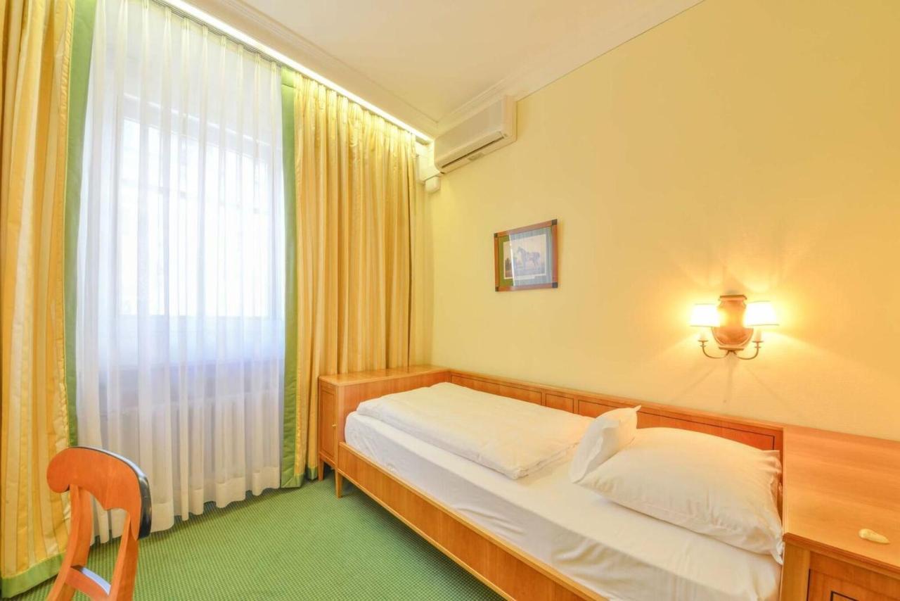 Romantik Hotel Zur Post เฟือร์สเทนเฟลด์บรุค ภายนอก รูปภาพ