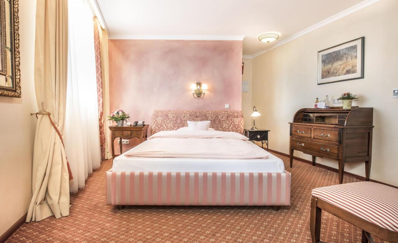 Romantik Hotel Zur Post เฟือร์สเทนเฟลด์บรุค ภายนอก รูปภาพ