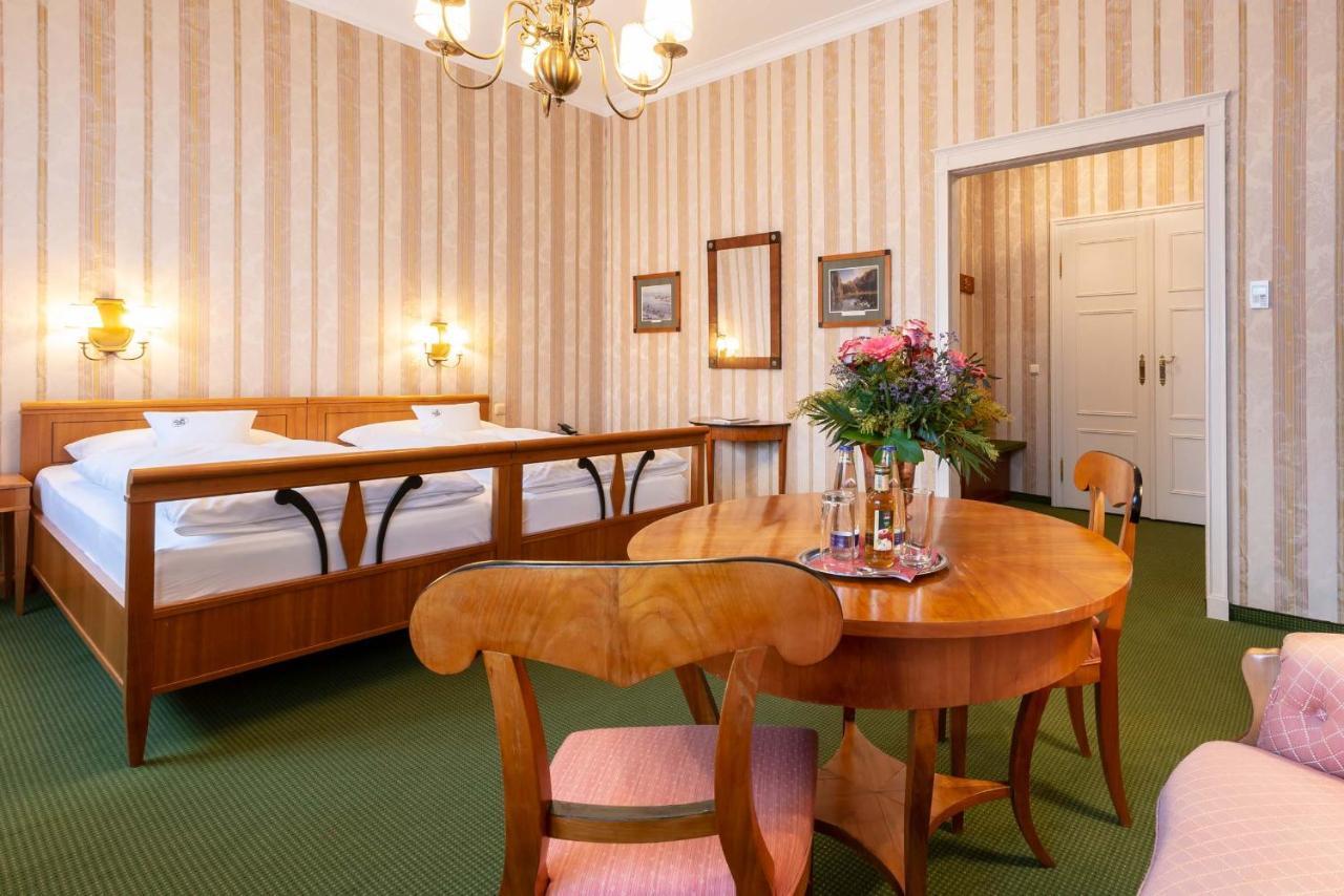Romantik Hotel Zur Post เฟือร์สเทนเฟลด์บรุค ภายนอก รูปภาพ