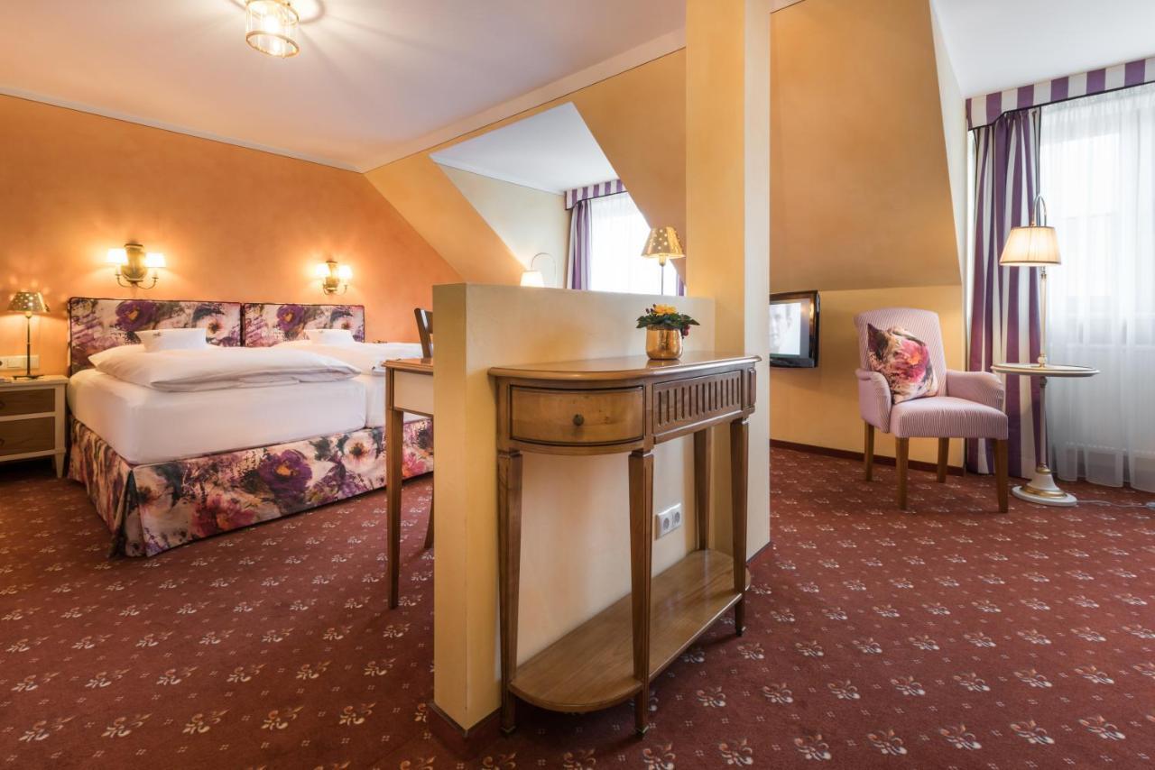 Romantik Hotel Zur Post เฟือร์สเทนเฟลด์บรุค ภายนอก รูปภาพ